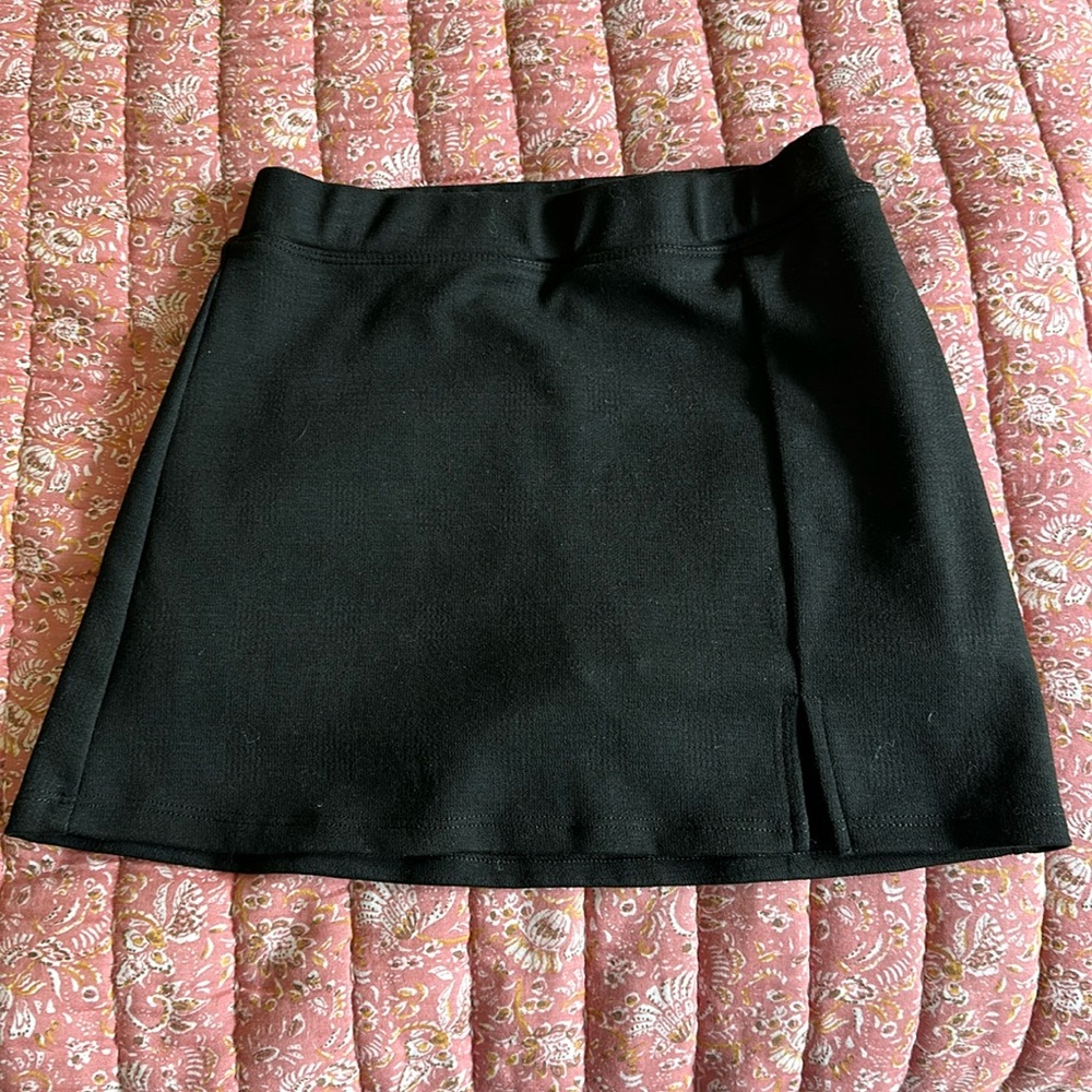 Black miniskirt with slit